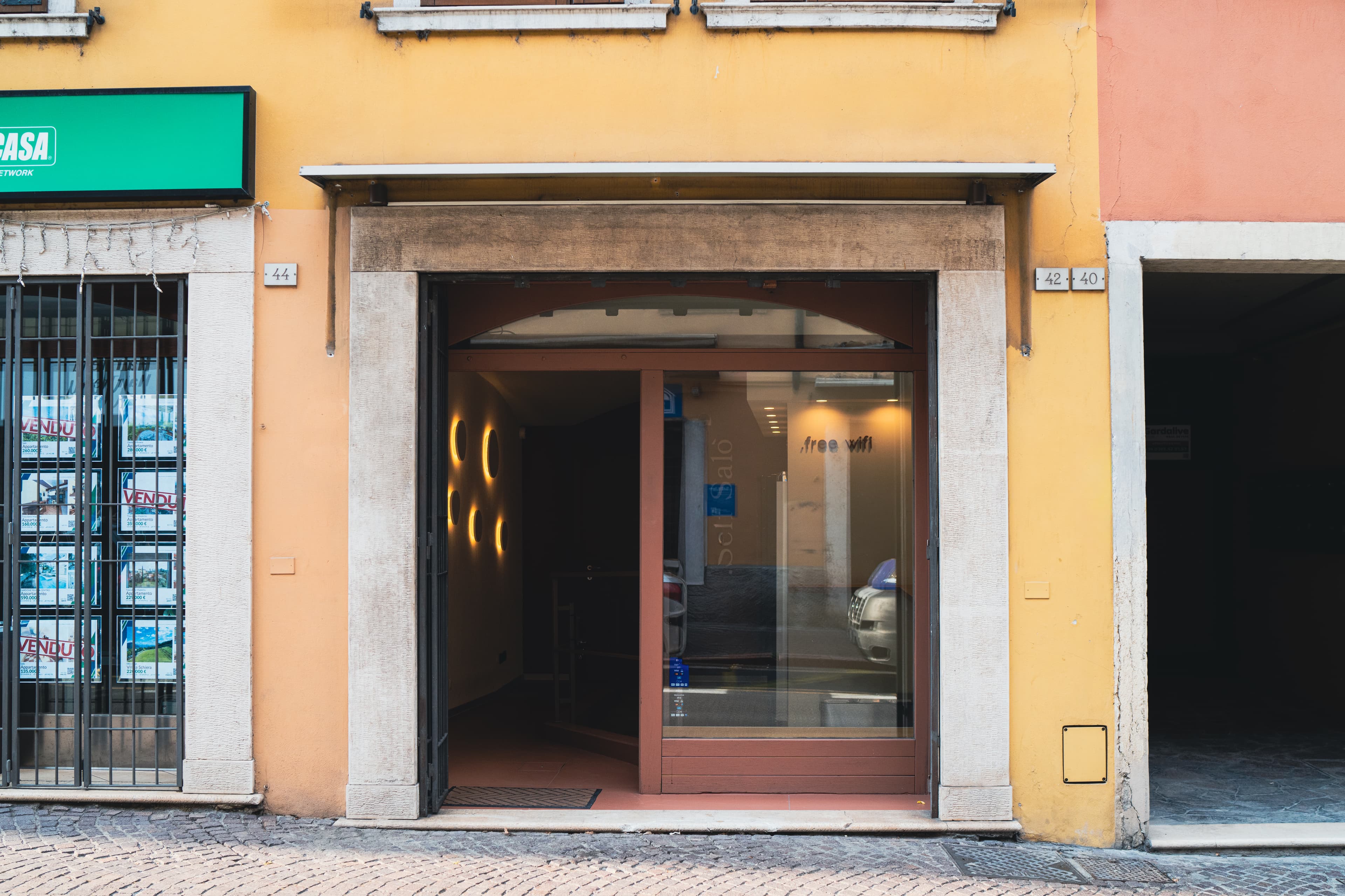 la vetrina — via garibaldi 40/42